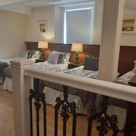The Anchorage Bar And Accommodation Apart Otel *