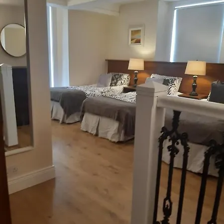 The Anchorage Bar And Accommodation Carrick on Shannon