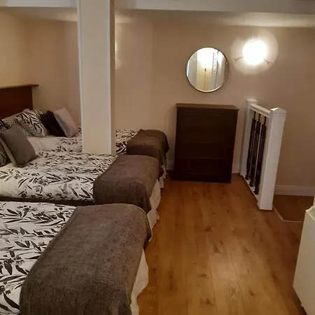 Lägenhetshotell The Anchorage Bar And Accommodation Carrick on Shannon